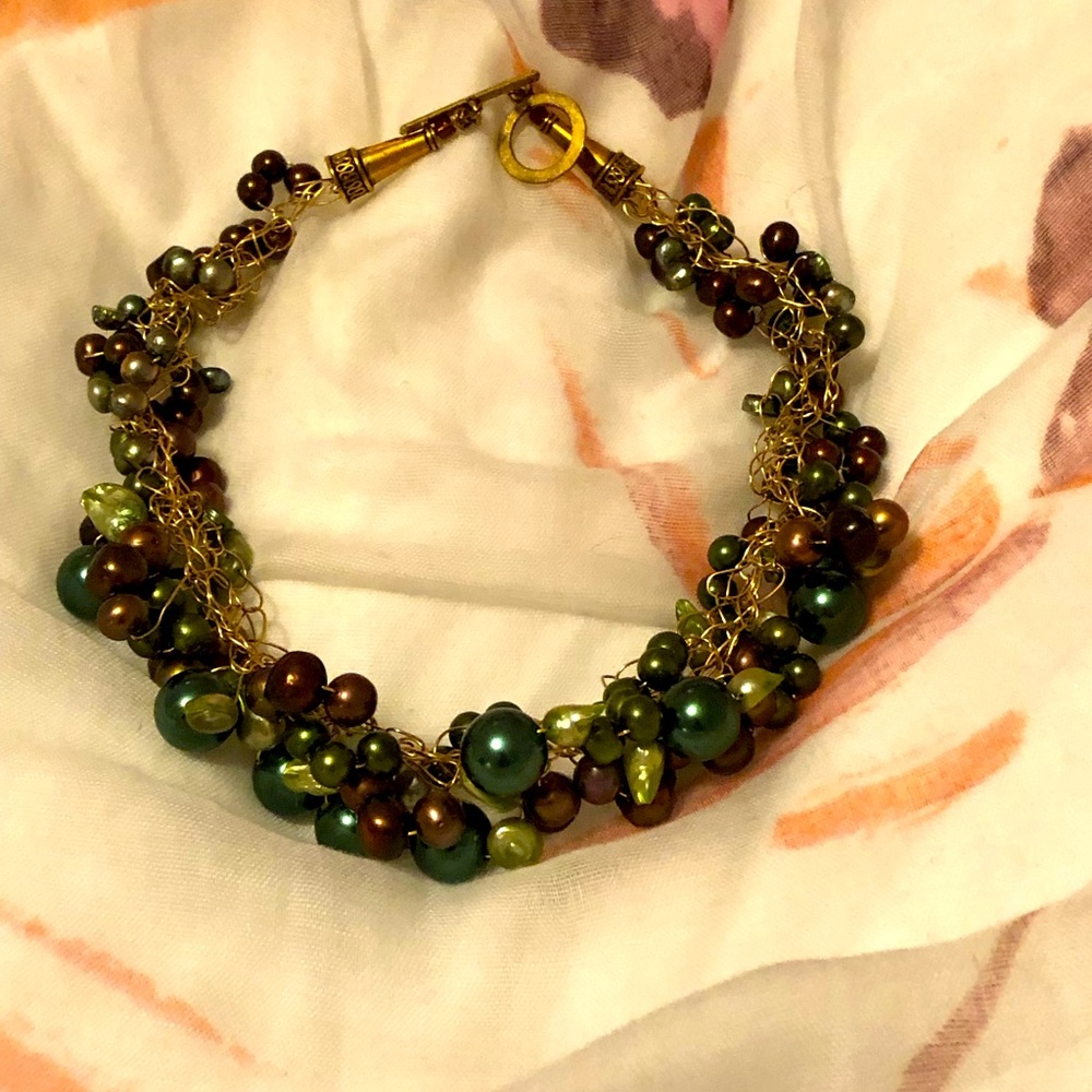 Chunky shell & pearl choker